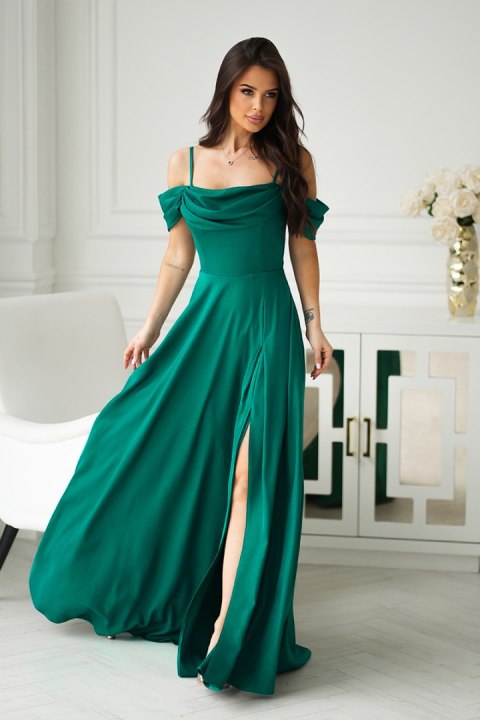 Elegancka Szmaragdowa Sukienka Z Drapowaniem, Rozcięciem I Błyszczącą Tkaniną 330-15 - Szmaragd
