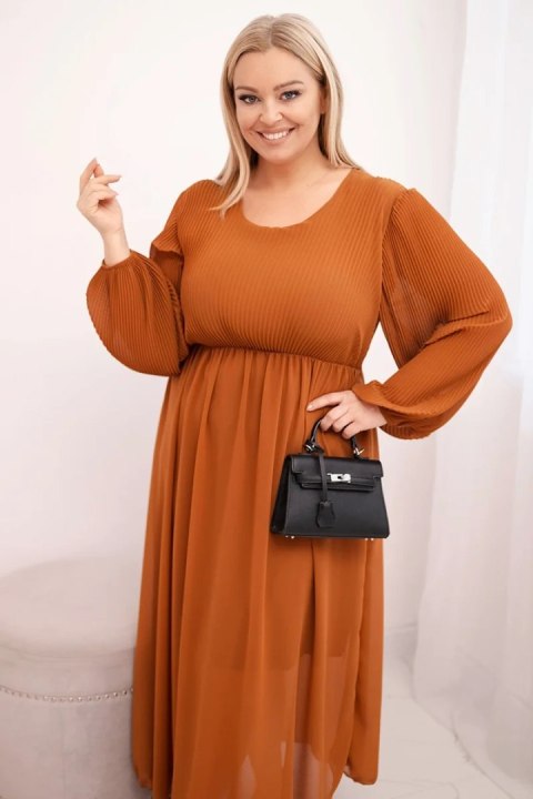 Sukienka plisowana damska Plus Size z wiskozy i z długim rękawem camelowa