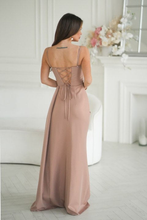 Elegancka Camelowa Sukienka Z Geometrycznym Dekoltem I Odpinanymi Ramiączkami 342-22 - CAMEL