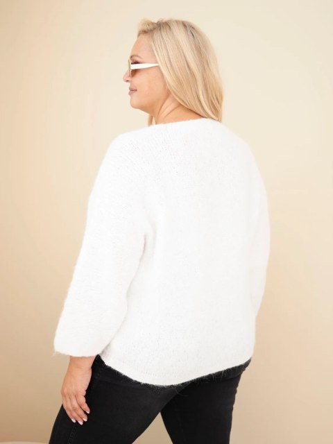 Sweter damski Plus Size z dekoltem V i szerokim rękawem ecru