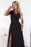 669-5 Romantyczna sukienka maxi z kwiatem na ramieniu i rozcięciem - czekoladowy brąz Numoco