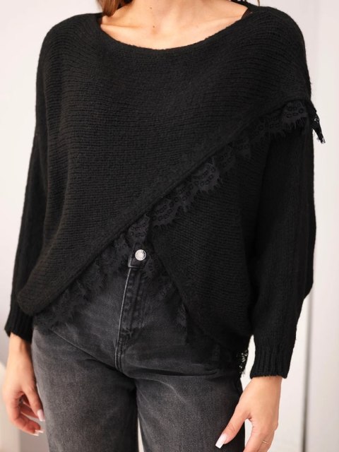 Sweter damski asymetryczny z koronkową wstawką czarny