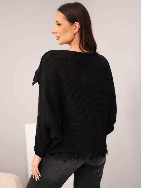 Sweter damski asymetryczny z koronkową wstawką czarny