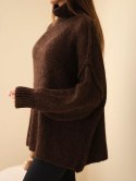 Sweter damski oversize z dodatkiem wełny z golfem i szerokimi rękawami brązowy