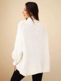 Sweter damski oversize z dodatkiem wełny z golfem i szerokimi rękawami ecru