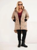 Kurtka damska zimowa Plus Size pikowana z kapturem jasno camelowa