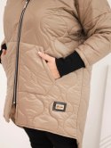 Kurtka damska zimowa Plus Size pikowana z kapturem jasno camelowa