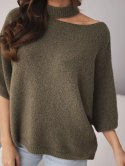 Sweter damski oversize z asymetrycznym dekoltem i półgolfem khaki