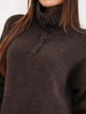 Sweter damski z wysokim kołnierzem i ozdobnymi guzikami brązowy