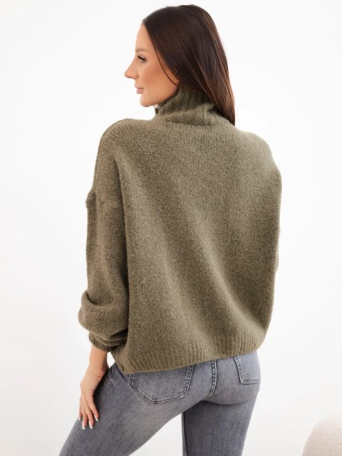 Sweter damski z wysokim kołnierzem i ozdobnymi guzikami khaki