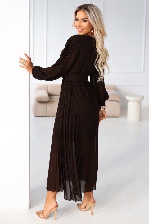414-11 KLARA plisowana elegancka sukienka midi z paskiem i dekoltem - czekoladowa Numoco basic