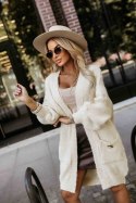 628-1 Modny kardigan oversize z ozdobną broszką i praktycznymi kieszeniami - beżowy Numoco basic