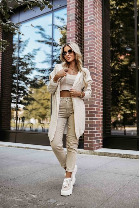 629-1 Wygodny kardigan oversize z kapturem i stylową naszywką - beżowy Numoco basic