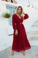 639-1 Elegancka plisowana sukienka maxi z paskiem i kopertowym dekoltem - bordowa Numoco basic